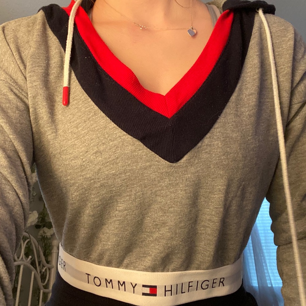 Tommy Hilfiger cropped hoodie!